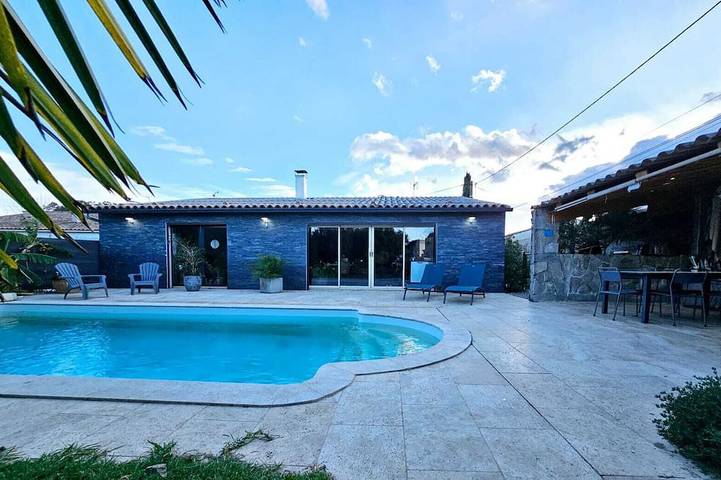 Villa pour 12 personnes, avec piscine