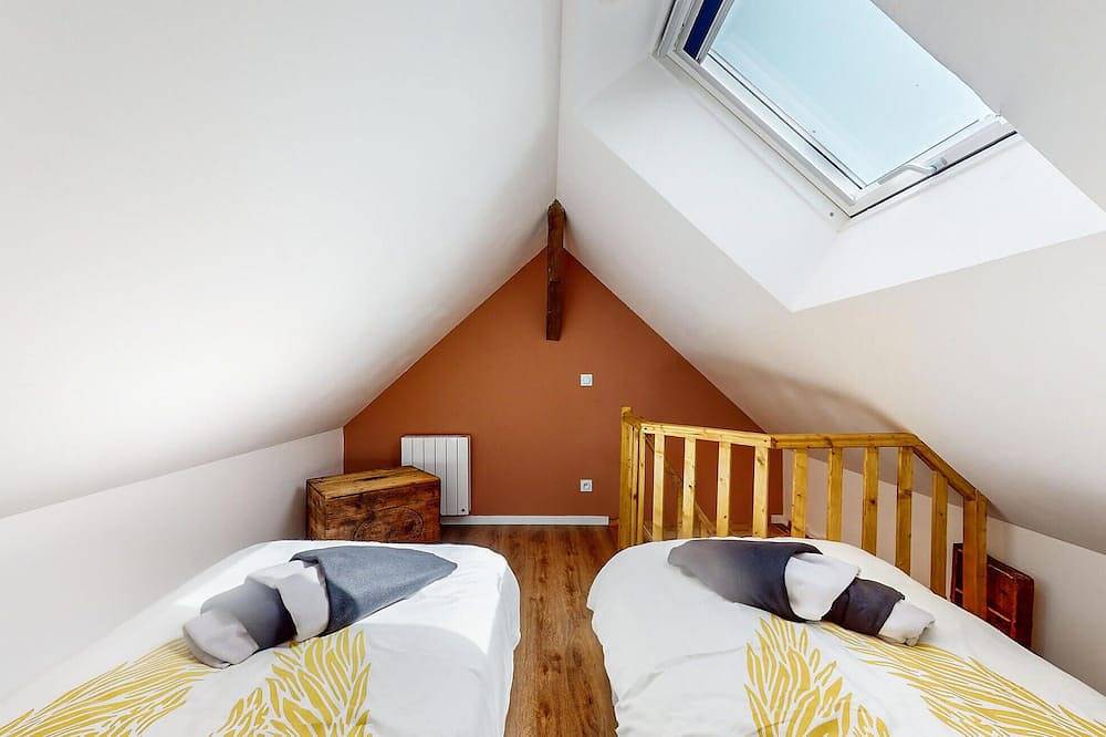 Cozy home in Neuilly le Vendin with Wifi in Neuilly-le-Vendin, Parc naturel régional Normandie-Maine