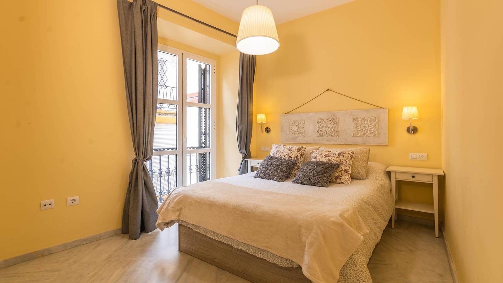 Entire vacation apartment, Apartment Dux Veragua Seville Center 3 Bedrooms ⭐⭐⭐⭐ in Casco Antiguo, Sevilla