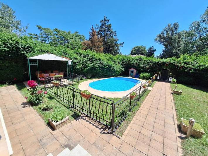 Villa pour 16 personnes, avec Balcon et Jacuzzi ainsi que Terrasse et Jardin en Roumanie - 2