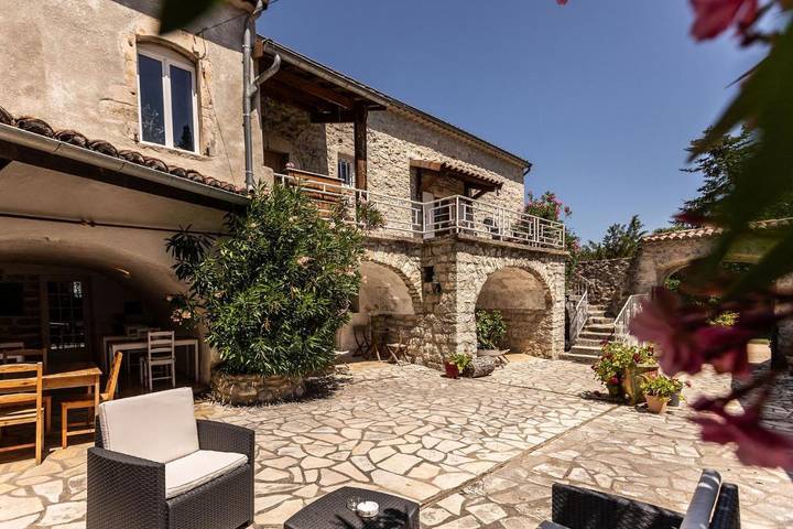 Chambre d’hôte pour 2 personnes, avec Terrasse et Jardin à Grospierres