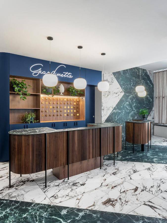 Hôtel pour 3 personnes, avec terrasse et piscine, animaux acceptés dans Pettenasco - 3