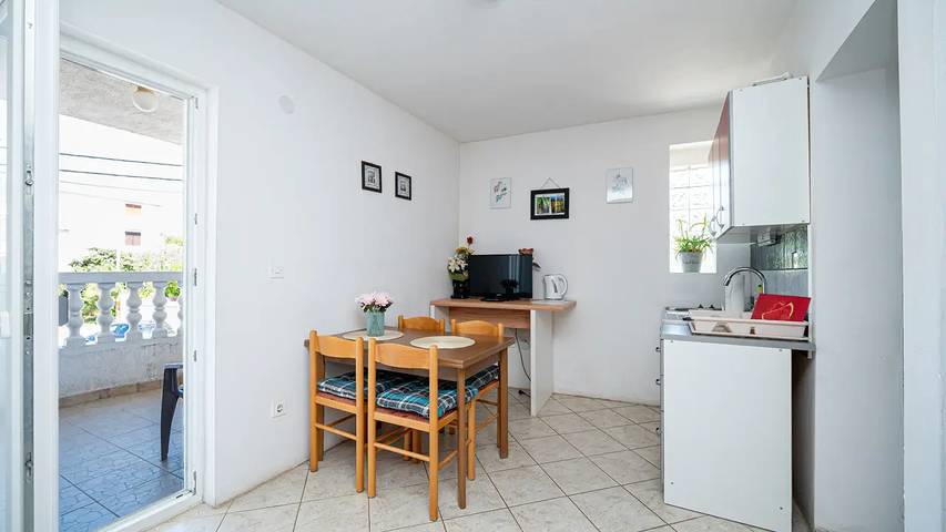 Studio für 5 Personen, mit Terrasse in Pakostane - 4