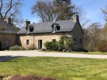Gîte pour 6 personnes, avec vue et terrasse, animaux acceptés à Saint-Nicolas-du-Pélem