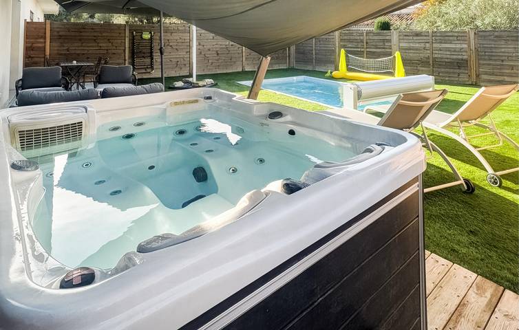 Location de vacances pour 2 personnes, avec piscine et terrasse à Roquefort-les-Pins - 2