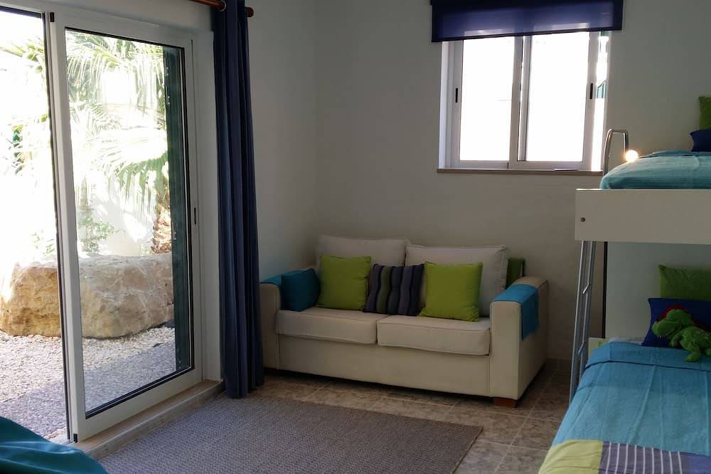 Villa mit privatem Pool, nahe am Strand, Restaurants, Bars und Geschäften. Free Wifi in Luz, Faro Distrikt