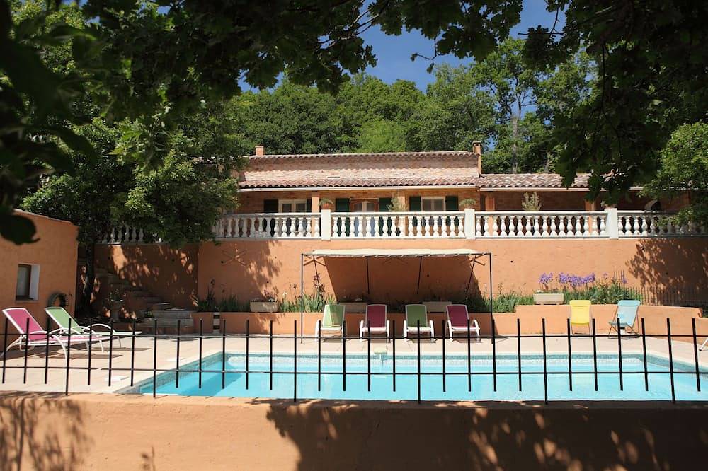 Villa Tout Confort Vue Sur Le Luberon. Piscine Chauffée Mai Et Septembre A 26 ° in Caseneuve, Parc naturel régional du Luberon