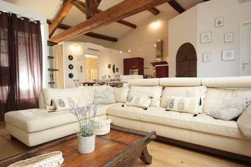 Gîte pour 4 personnes, avec jacuzzi ainsi que piscine et sauna à Saint-Paul-et-Valmalle