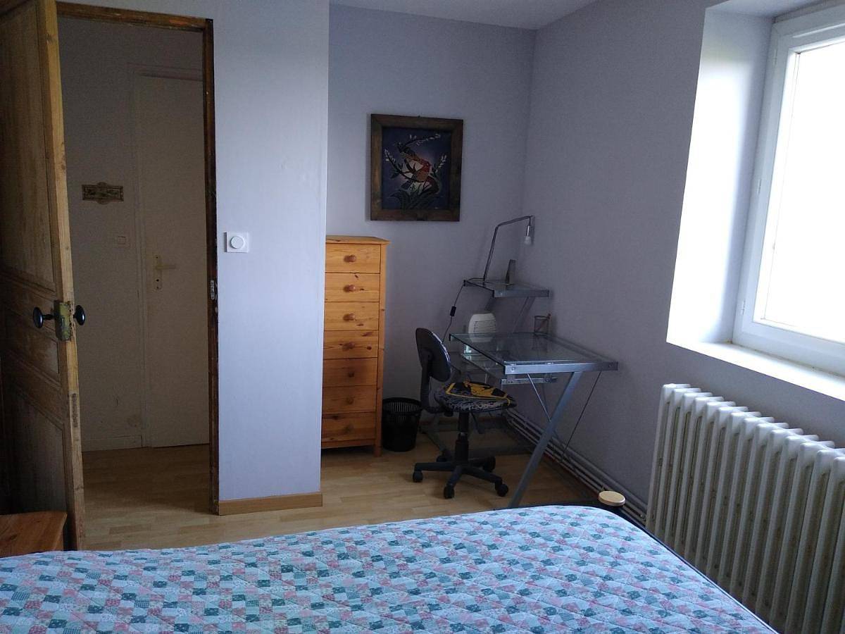 Double Room with Private Bathroom in Laval, Mayenne