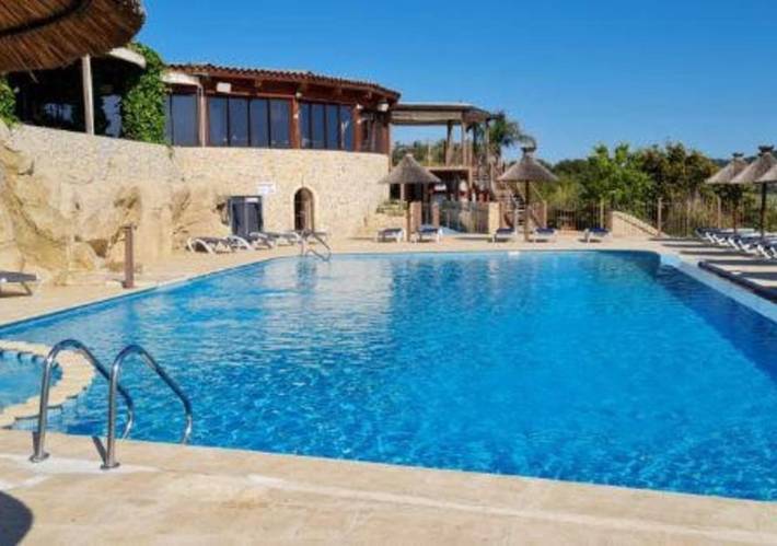 Camping pour 4 personnes, avec Piscine
