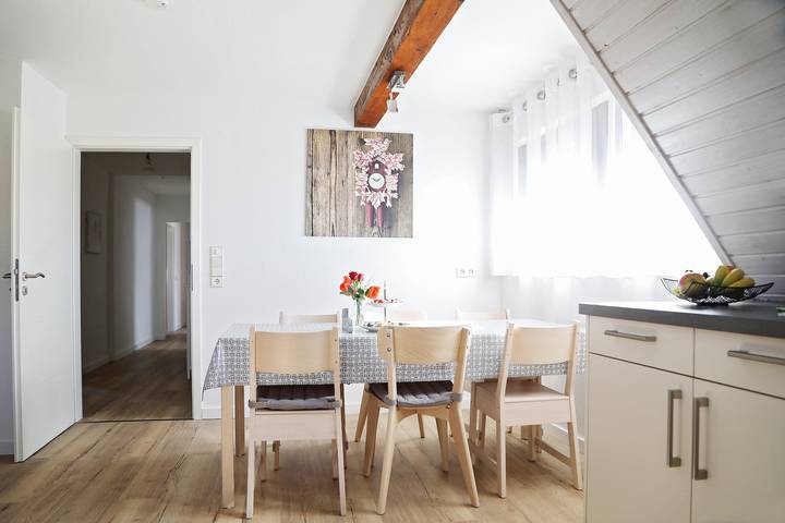 Ganze Wohnung, Ferienwohnung '3land Reisen' mit Bergblick, Balkon und Wi-Fi in Neuenburg am Rhein, Südschwarzwald