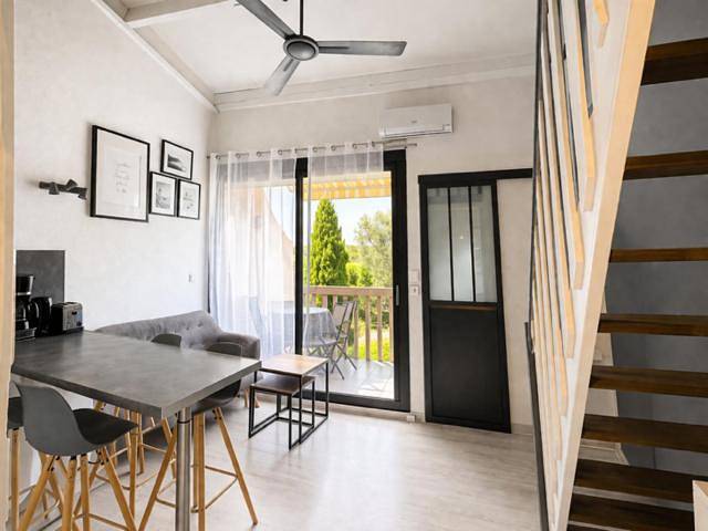 Gîte pour 4 personnes, avec piscine et terrasse dans Office De Tourisme De Canet En Roussillon
