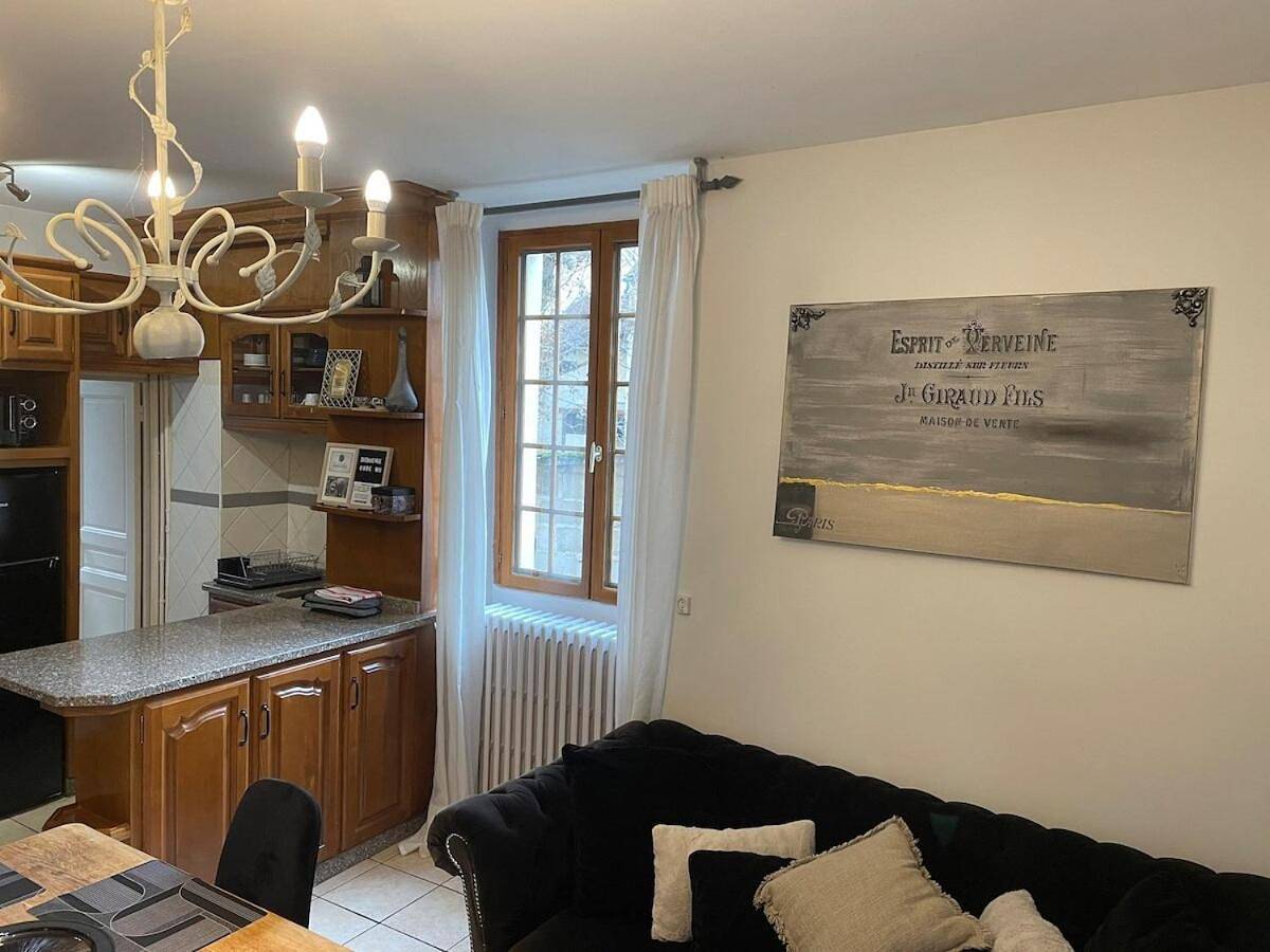 Appartement entier, Maison de ville avec parking gratuit in Chablis, Région d'Auxerre