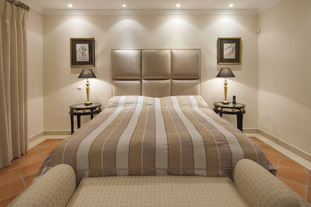 Wonderfully Stylish & Luxurious Villa, Heated Pool, Designer Interior in Quinta do Lago, Almancil