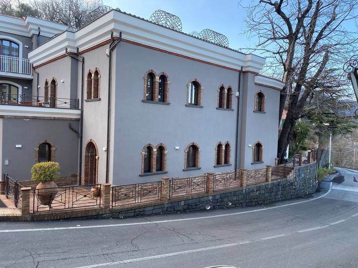 Villa 'Carlotta' con vista mare, Wi-Fi e aria condizionata in Zafferana Etnea, Etna