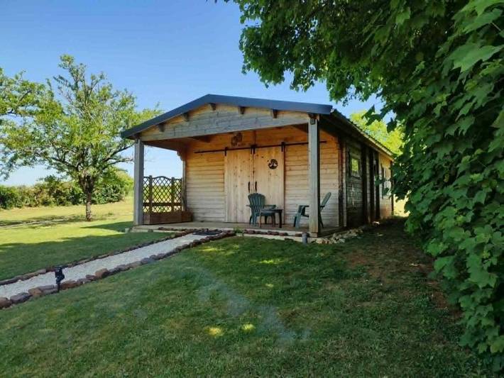 Gîte pour 2 personnes, avec vue et jardin à Sens-Beaujeu - 2