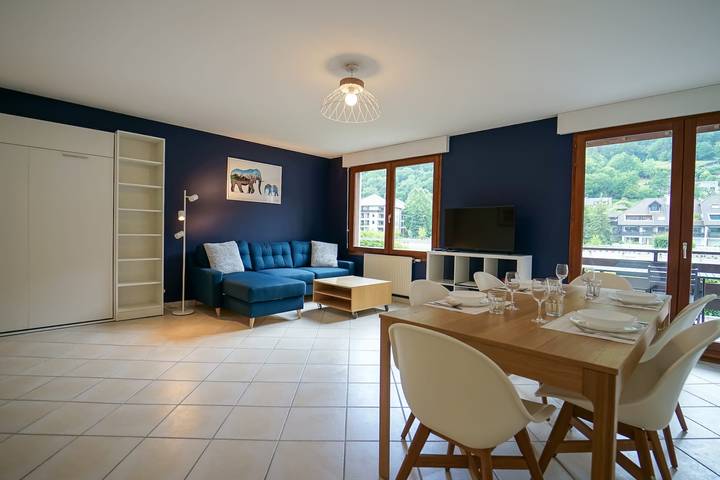 Apartamento vacacional entero, Le Bleu du Lac - 150m from the lake - terrace & parking in Sevrier in Sévrier, Parque natural regional del Macizo de Bauges