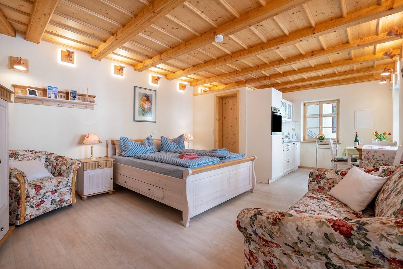 Entire apartment, Apartment 'Ferienwohnung 1 - Altstadtidyll' with Shared Terrace, Shared Garden and Wi-Fi in Meißen, Region Meissen