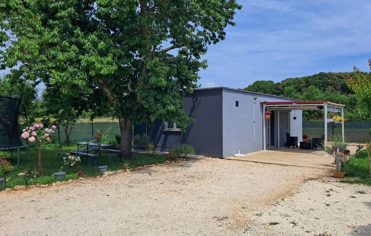 Bungalow für 3 Personen, mit Terrasse in Pula