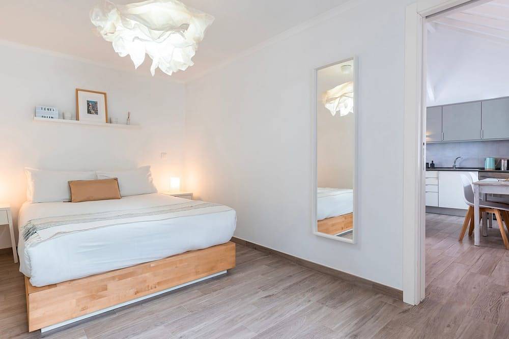 Cozy Retreat w/ Patio Near Sintra by Lovelystay in Colares, Costa de Lisboa
