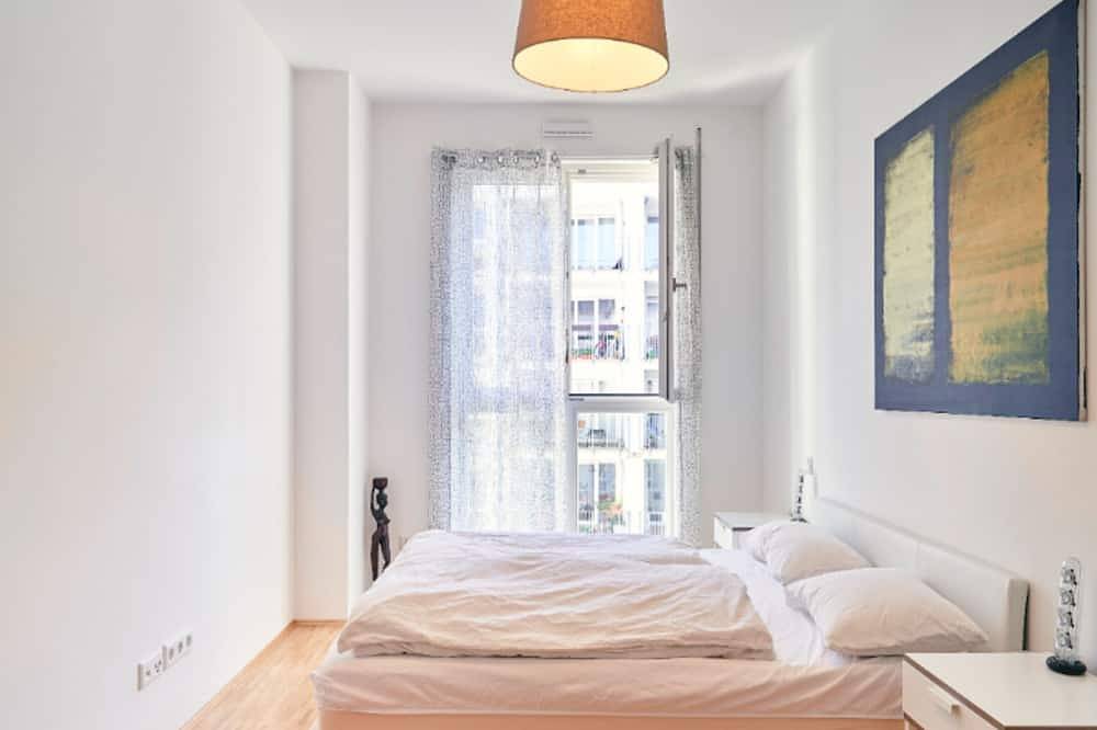 Entire apartment, A new apartment with an underground parking at a Centralized and trendy area. in Mitte Berlin, Berlin