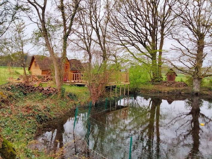 Location de vacances pour 2 personnes, avec jardin ainsi que terrasse et vue à Mauron