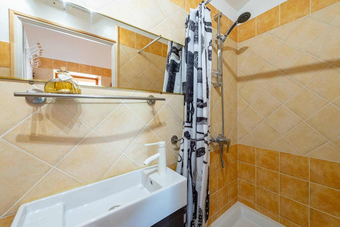 Appartement entier, Gîte du Mas Saint Paul - Maison avec piscine in Travaillan, Vaucluse