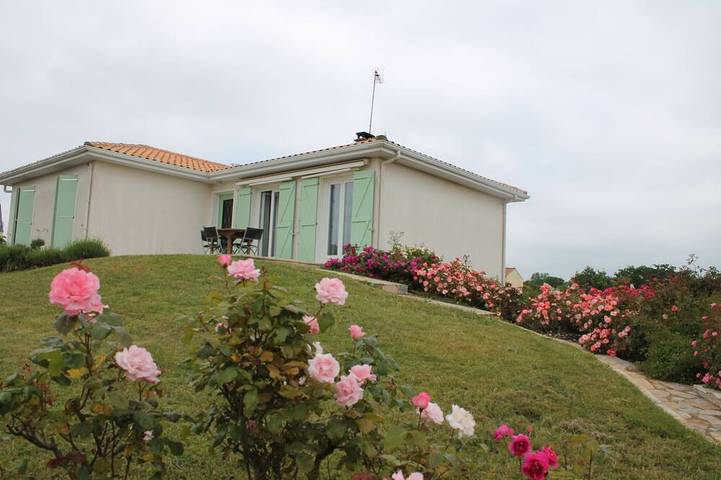 Location de vacances pour 5 personnes, avec Balcon/Terrasse ainsi que Terrasse et Jardin à Vairé