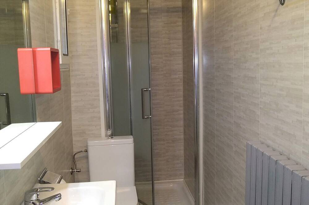 Ganze Wohnung, 17-Apartment-Eigenes Badezimmer-Familie-Bergblick in Saint-Jorioz, Parc naturel régional du Massif des Bauges