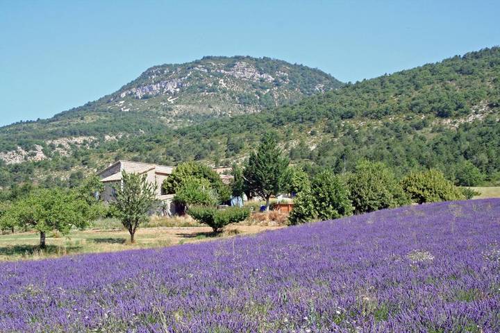 Gîte pour 5 personnes, avec Terrasse ainsi que Piscine et Vue à Saint-Auban-sur-l'Ouvèze