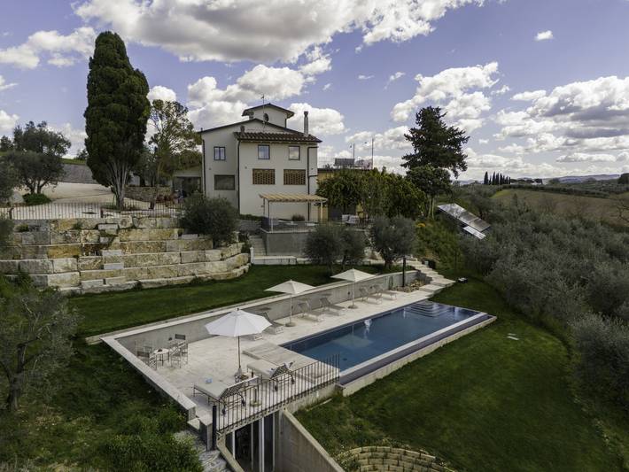 Agriturismo per 4 persone, con Balcone e Terrazza nonché Giardino e Piscina a Tavarnelle Val di Pesa