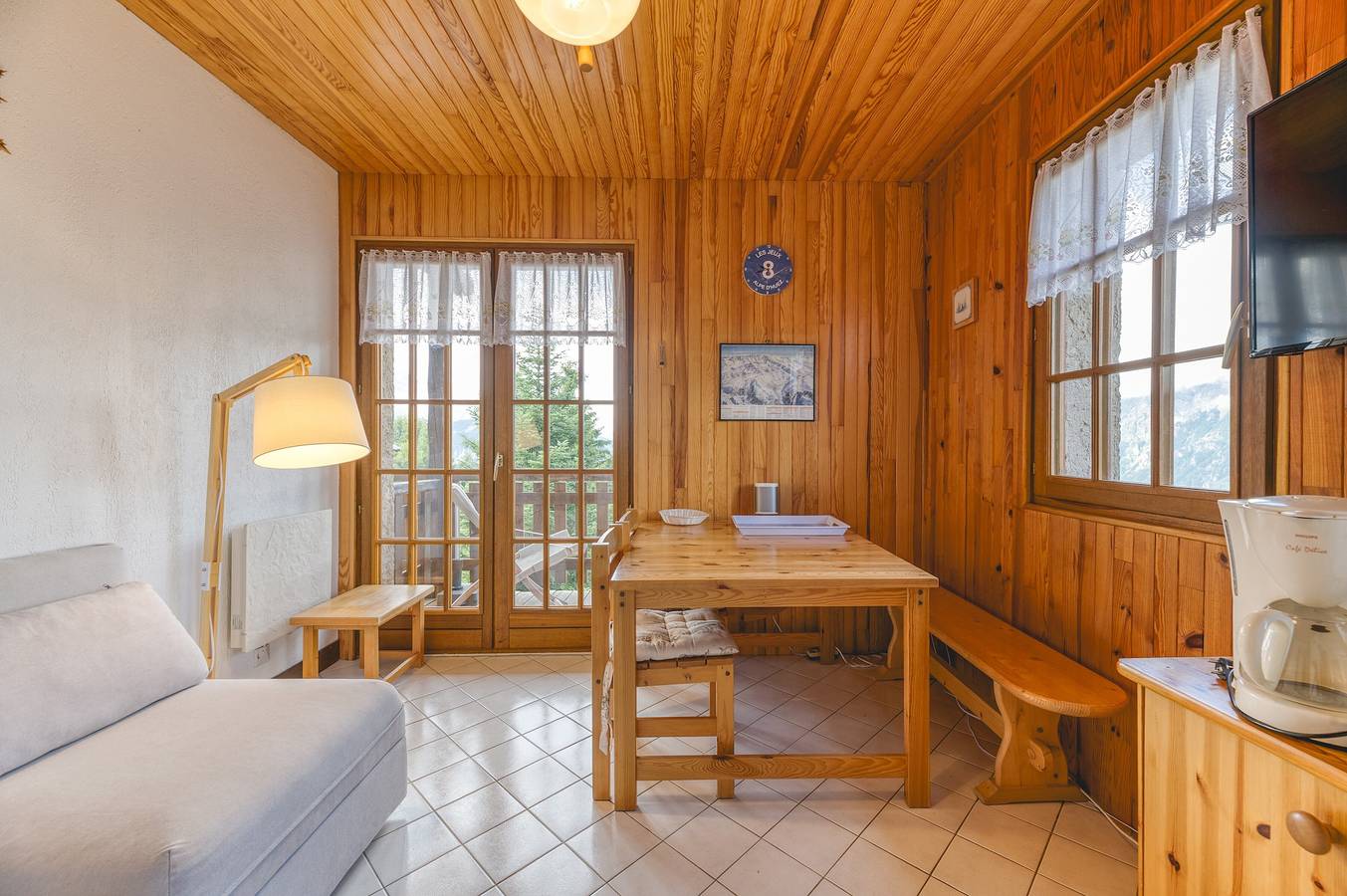 Entire apartment, Apartment 'Meije 4 Chaleureux' with Mountain View, Balcony and Wi-Fi in Villard-Reculas, Écrins National Park