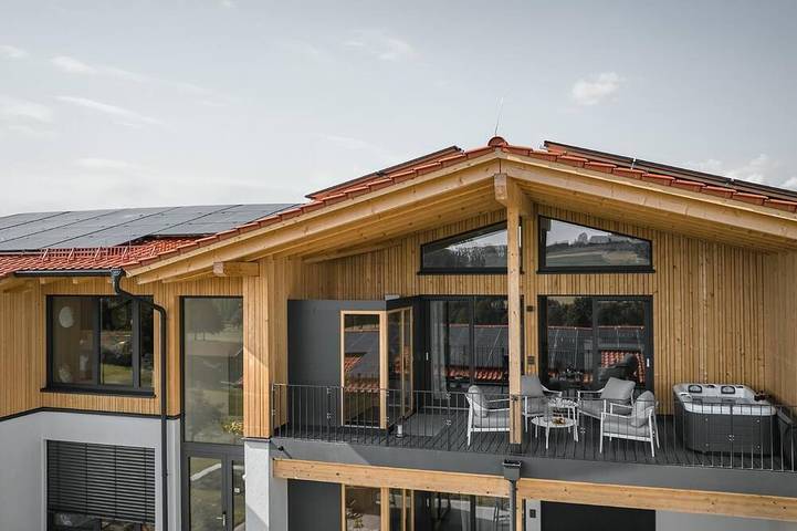Ferienhaus für 4 Personen, mit Balkon und Whirlpool sowie Garten und Sauna