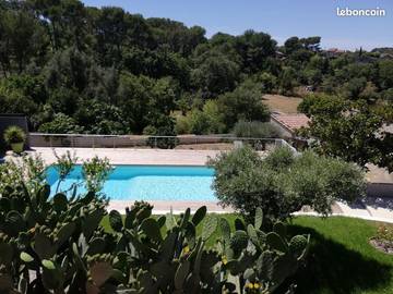 Maison d’hôte pour 2 personnes, avec terrasse et vue ainsi que piscine et jardin à La Seyne-sur-Mer