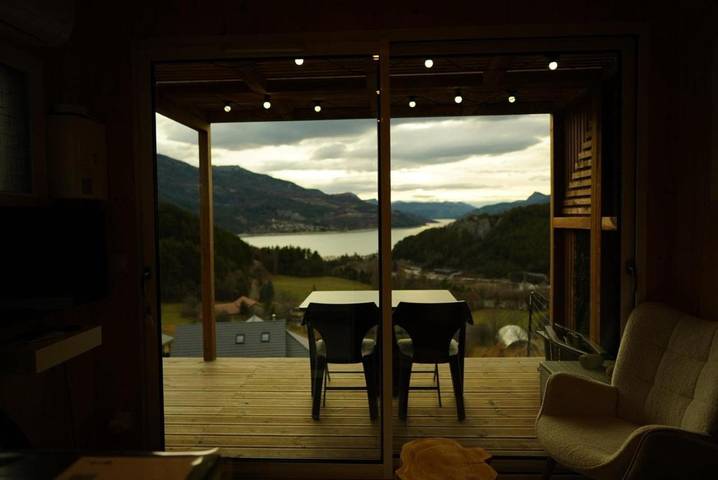 Location de vacances pour 2 personnes, avec vue ainsi que jardin et vue sur le lac à Savines-le-Lac - 2