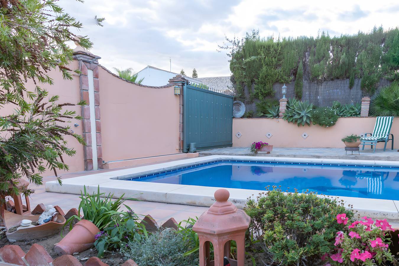 Ganze Wohnung, Apartment 'Ideal Vacaciones Sol, Playa' mit privatem Pool, privater Terrasse und Wlan in Las Chapas, Marbella