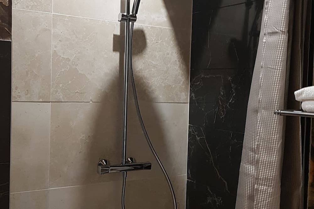 Entire apartment, Suite with individual Spa \"Seigneurial Suite in Ploërmel, Vannes region