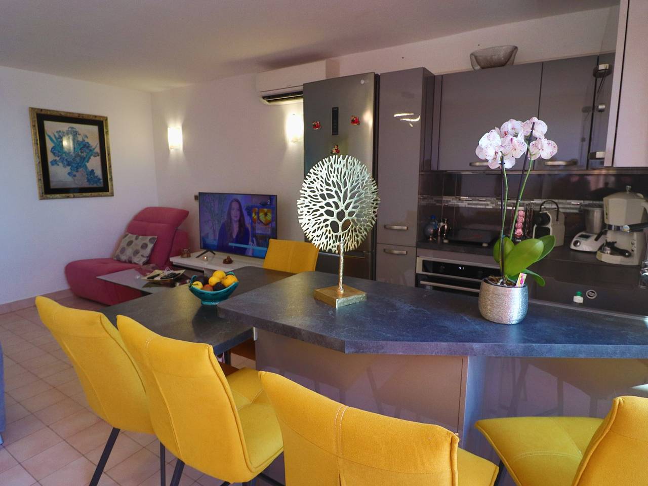 Entire apartment, Luxurious 2-room apartment with air conditioning and terrace in Sète in Sete, Côte d'Améthyste