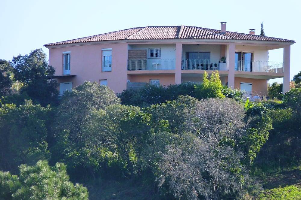 Appartement entier, Joli studio avec vue panoramique sur la mer à 5 mn de la plage et de Propriano in Propriano, Arrondissement de Sartène