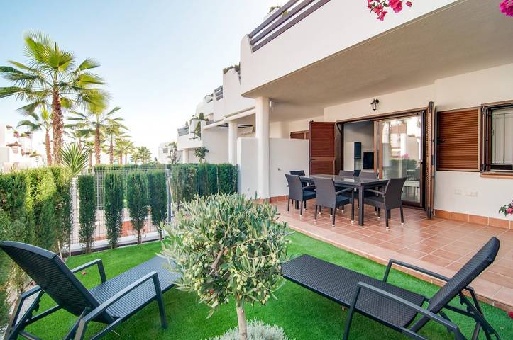 Apartamento para 4 personas, con Jacuzzi y Terraza además de Jardín y Piscina en Pulpí