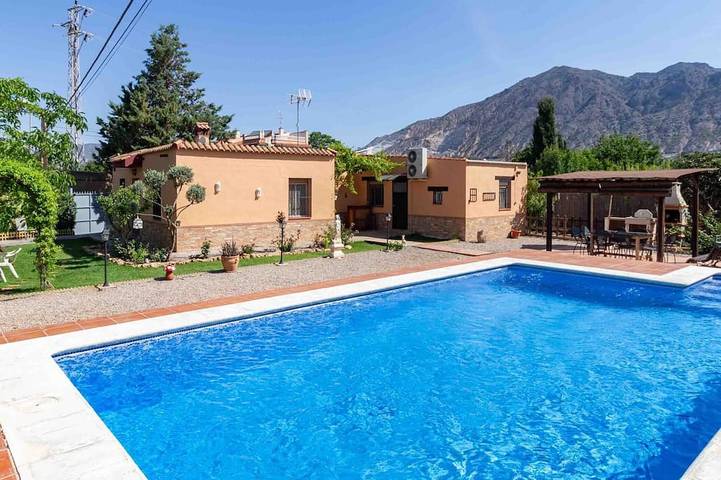 Casa rural para 12 personas, con piscina además de balcón y jardín - 1