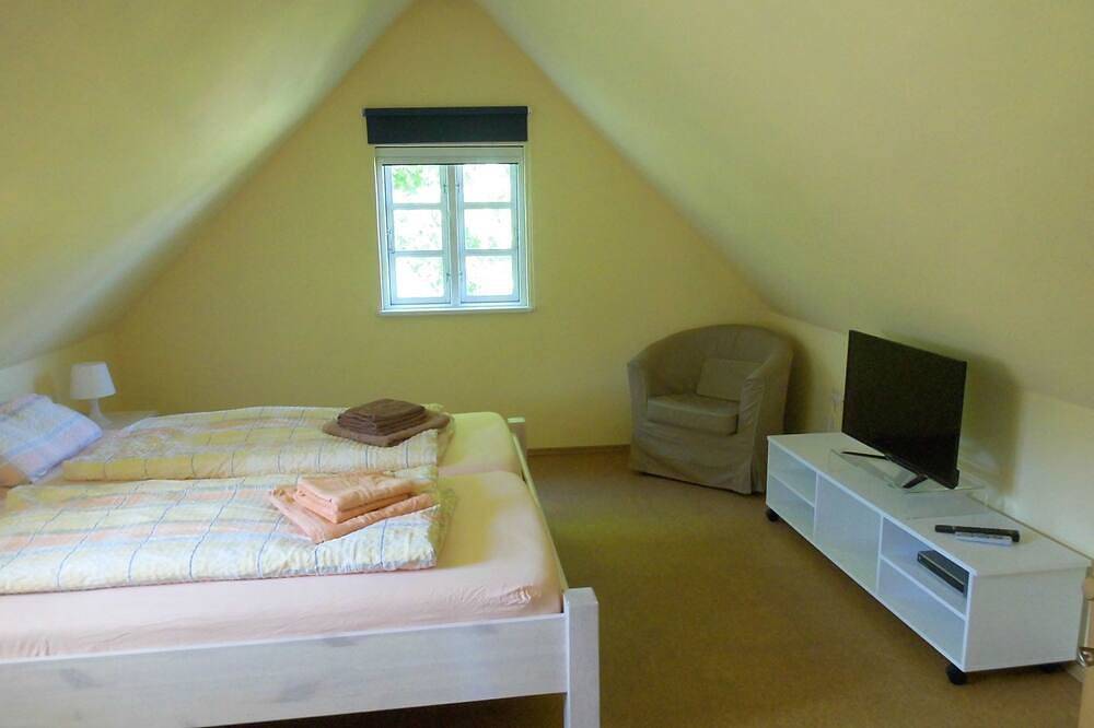 Haus in Zimmert mit Terrasse, Grill und Garten in Rieseby, Rendsburg-Eckernförde