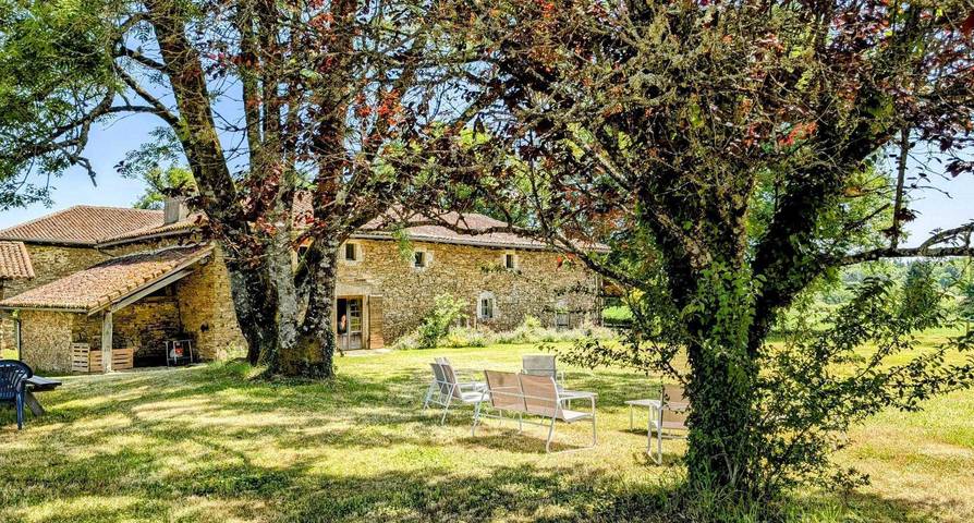 Gîte pour 10 personnes, avec piscine et jardin à Champagnac-la-Rivière - 3