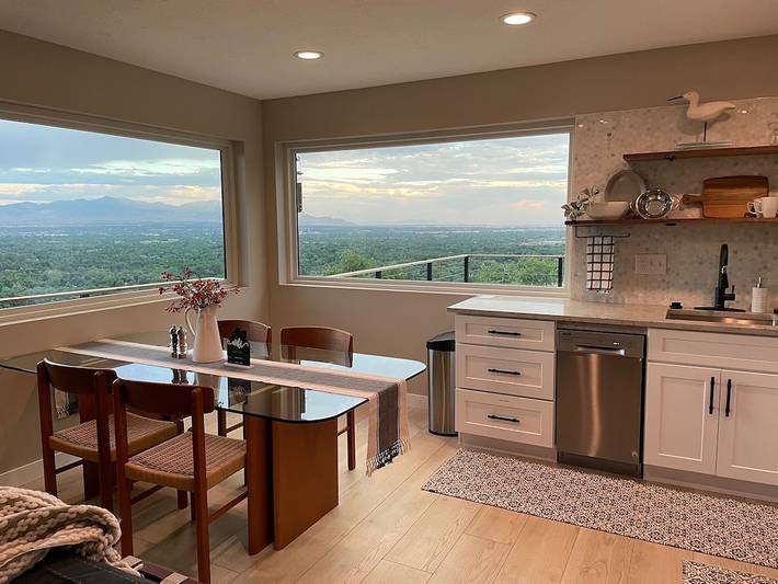 Vacation rental for 4 people, with yard and balcony in Holladay