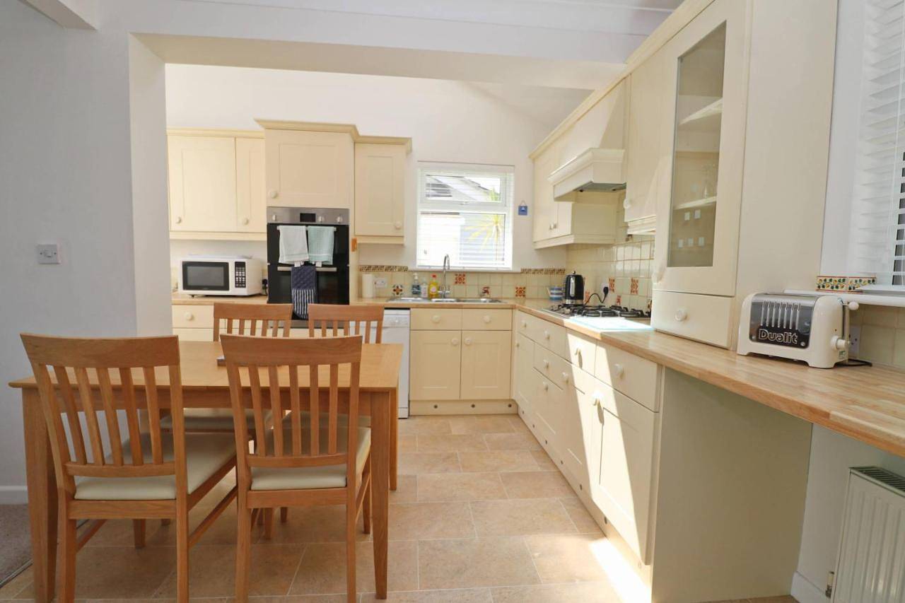 Holiday home with Estuary Views, parking & balcony in Padstow, Cornwall