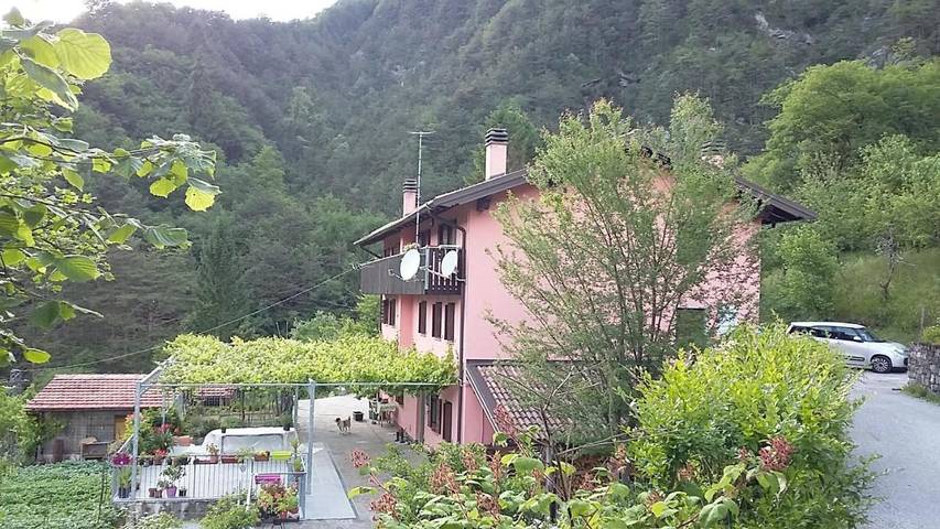 Location de vacances pour 2 personnes, avec Terrasse et Jacuzzi ainsi que Jardin et Piscine à Moggio Udinese - 2