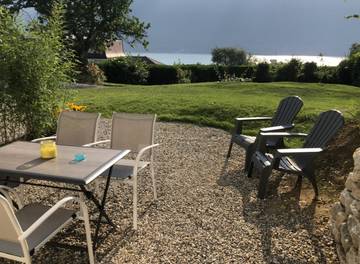 Gîte pour 4 personnes, avec terrasse ainsi que jardin et vue sur le lac à Tresserve