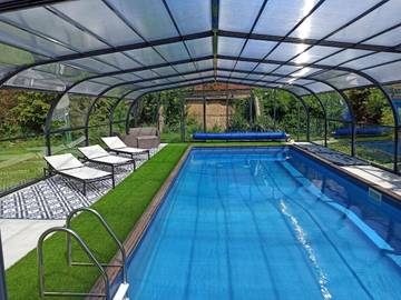 Gîte pour 8 personnes, avec piscine et jardin à Moyon