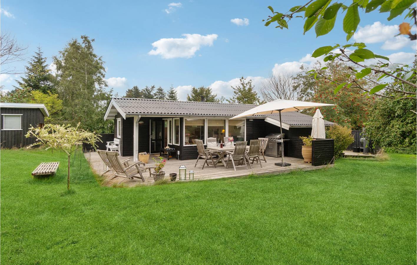 Vacation house for 6 people with yard in Vellerup, Skibby