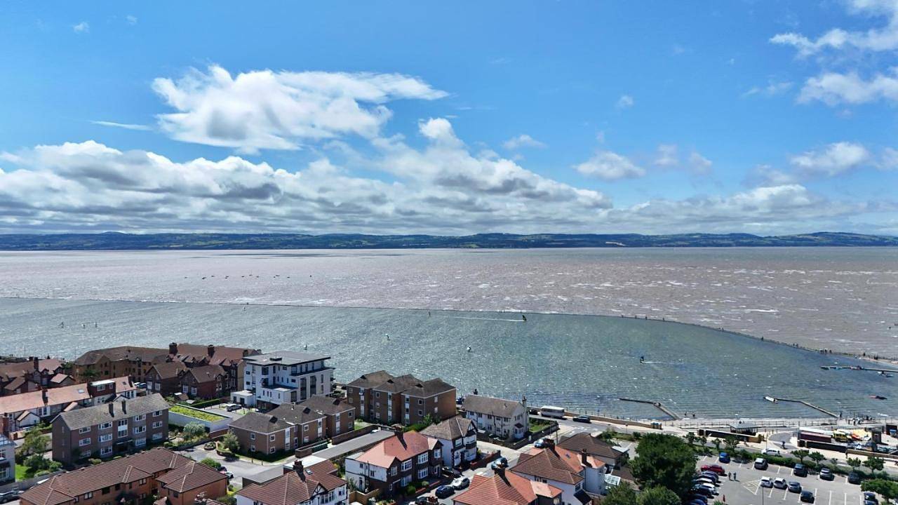 Entire apartment, Two-Bedroom Apartment in Merseyside